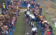 Van der Poel řešil v Loenhoutu další nepříjemný kontakt s divákem